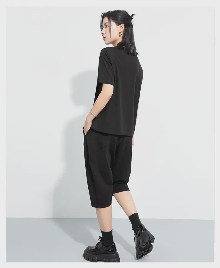 Ciemny Tencel Jedwab Lodowy Asymetryczny Dół Rzymski T-Shirt - Damski Top o Unikalnym Designie