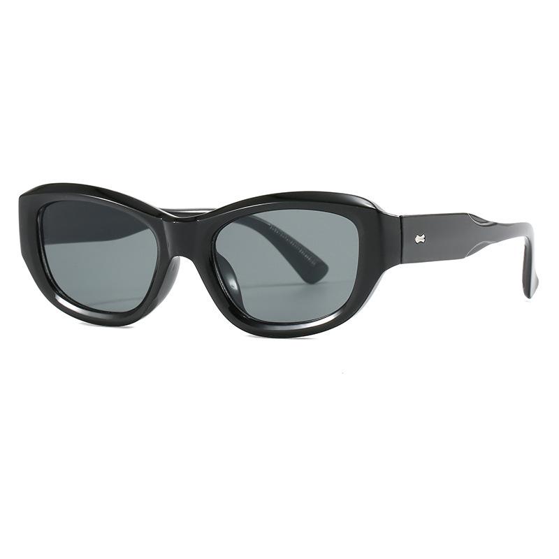 Trendy Korean Retro Small Frame Metal Stud Sunglasses for Women – Fashionable Black Frame Street Style As shown