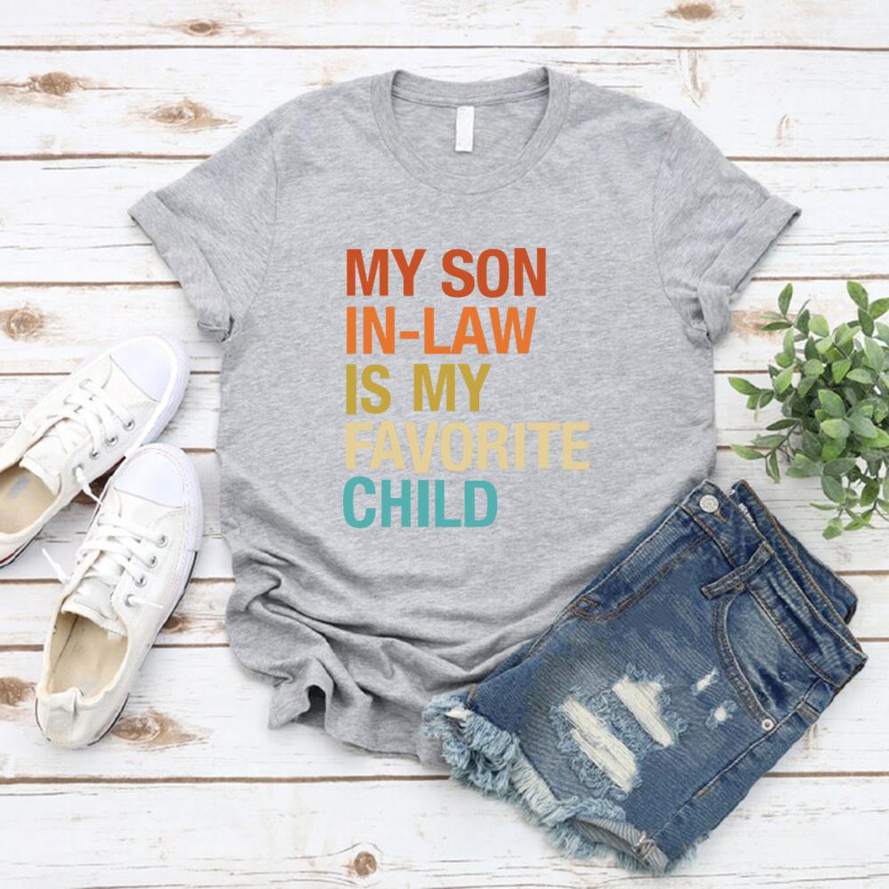 Min svärson är mitt favoritbarn Grafiska T-shirts Rolig familje-T-shirt Gåva till svärmor Kortärmade Dam-T-shirts