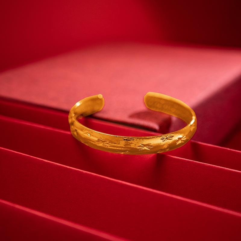 Chinesischer Retro Gold Minimalistischer Armreif: Ethnischer Stil Drei Leben Segen Offener Armreif für Frauen