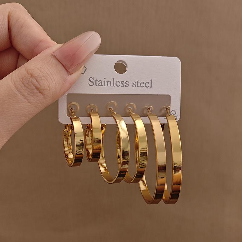 Gold-Plated Stainless Steel Heart and Star Hoop Earrings, Non-Fading, Large and Exaggerated Design.