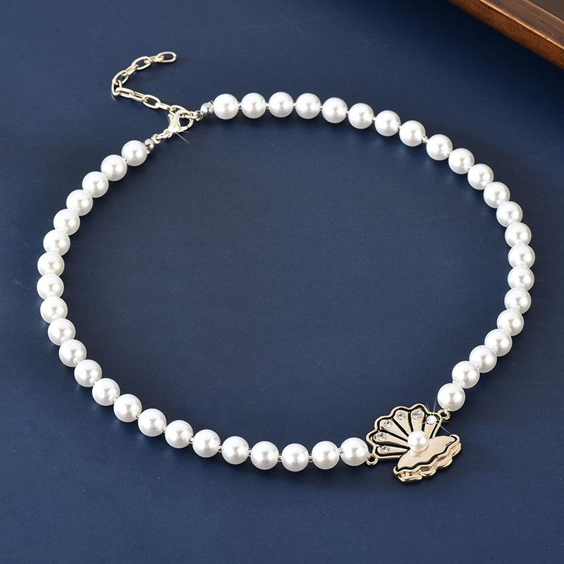 Niche Design Simple Light Luxury Matte Retro Totem Mother-Of-Pearl Metal Collar Pearl Shell