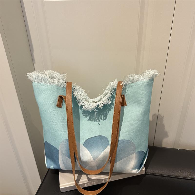 Popular Large-capacity Canvas, Portable Fringed Beach Bag, Going Out for Commuting, Shoulder Tote Bag, Bao Ma Shopping Bag.