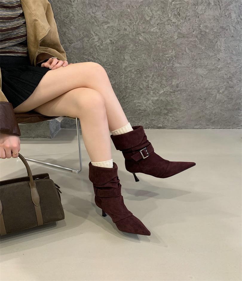 

2025 новые замшевые ботильоны-стилет с острым носком в стиле ретро, женская модная тенденция, высокие каблуки, ботинки Spice girl, модные ботинки 39 красный