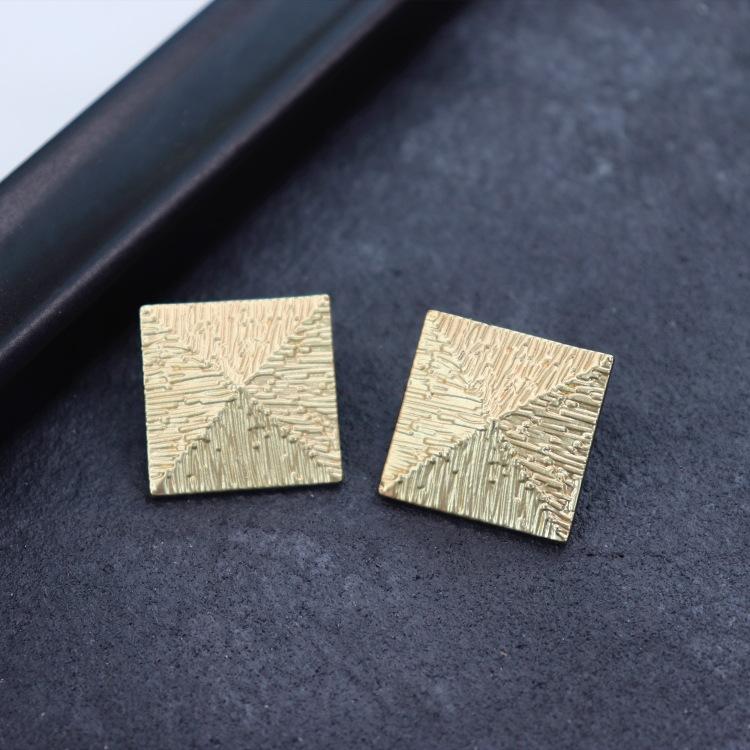 Personalized French Dumb Gold Stud Earrings Female Exaggerated Internet Celebrity Simple Metal High-end Earrings Retro Temperament Earrings