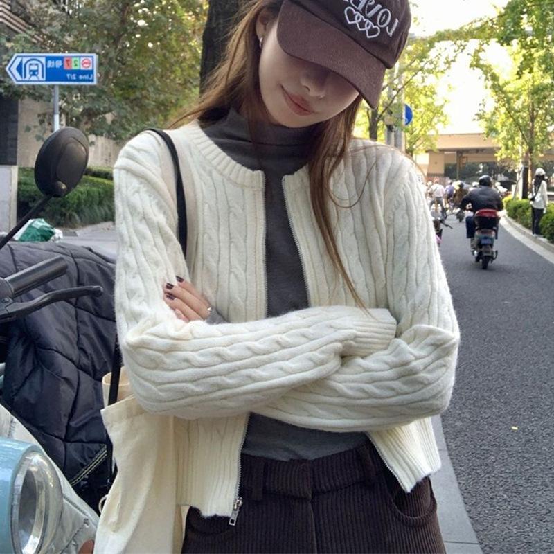 

Retro short twist sweater jacket women s autumn and winter new small round neck zipper simple knitted cardigan top One Size