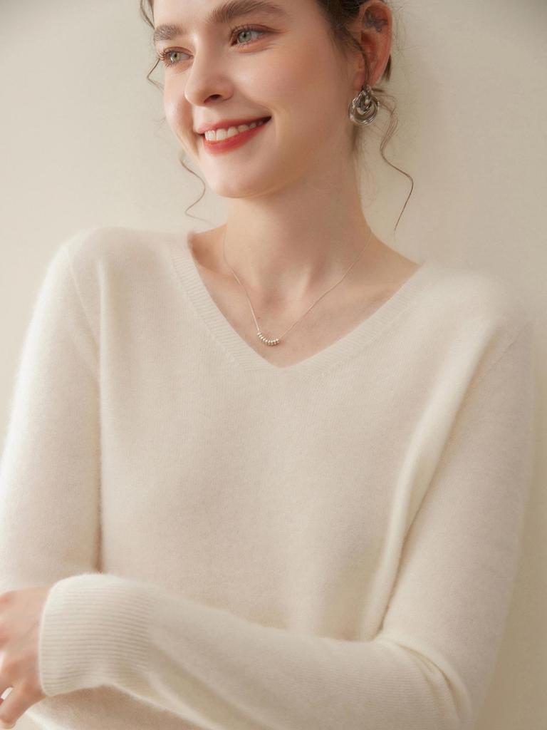 2025 Autumn/Winter Women's V-Neck Seamless Cashmere Sweater: Versatile Knitted One-Piece Pullover Base Layer