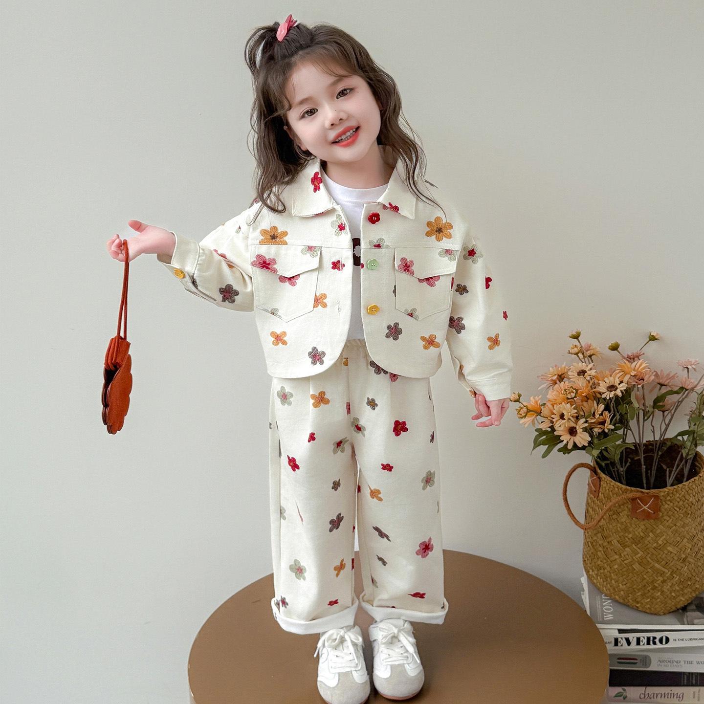 

2025 Autumn Girls Off-White Denim Set with Small Flower Embroidery - Korean Style Two-Piece for Kindergarten 110 cm