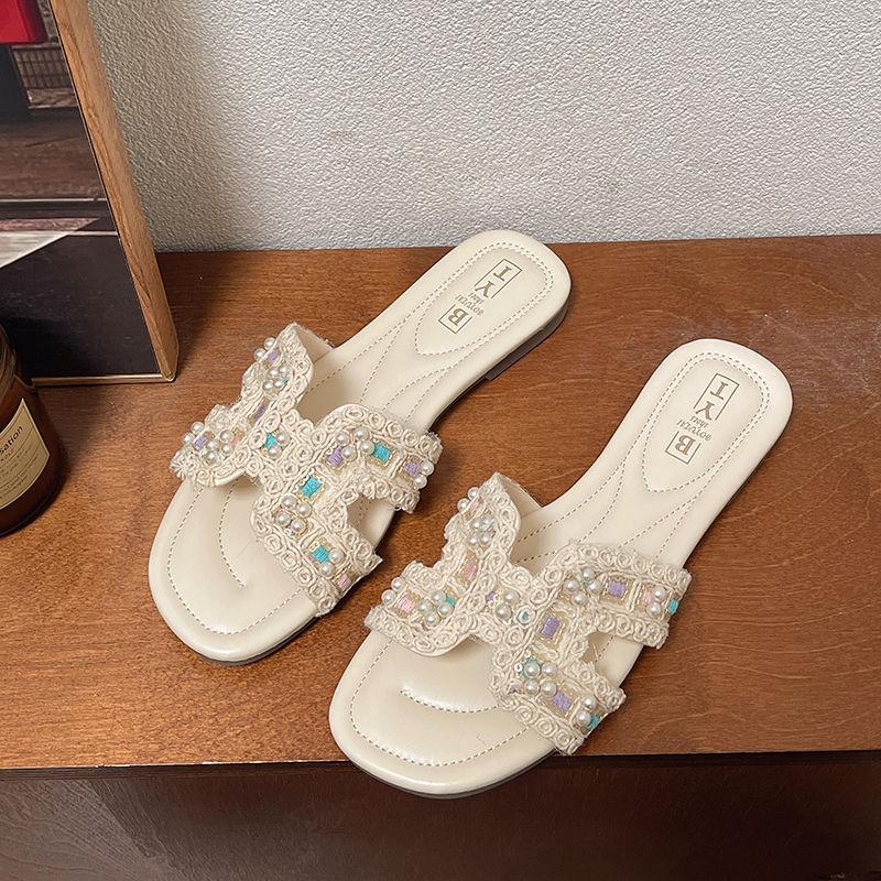 Flat bottom Internet celebrity cool slippers women wear 2025 new summer fairy wind pearl rhinestone word with beach slippers