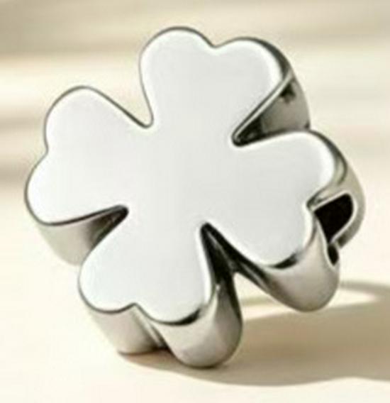 18K Gold-Plated Four-Leaf Clover Spacer Bead Pendant for DIY Jewelry