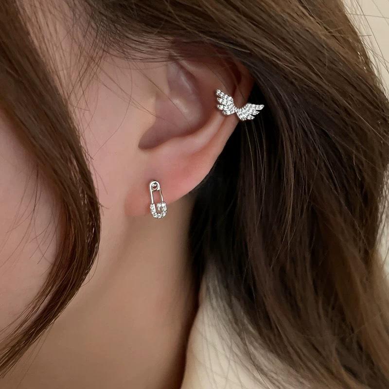 2Pcs Creative Angel Wings Ear Cuff Pin Earrings Unique Minimalist Wings Ear Clip For Women Fashion Jewelry Accessory Gifts