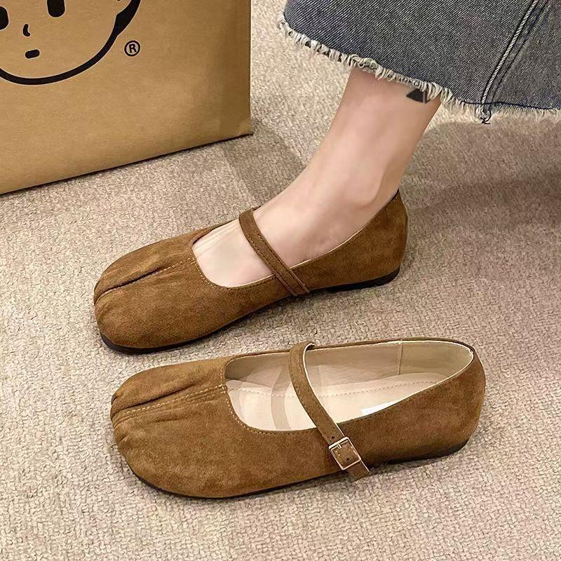 

Vintage suede Mary Jane shoes women s word with round head, light mouth with skirt, flat-soled single shoes 40 коричневий