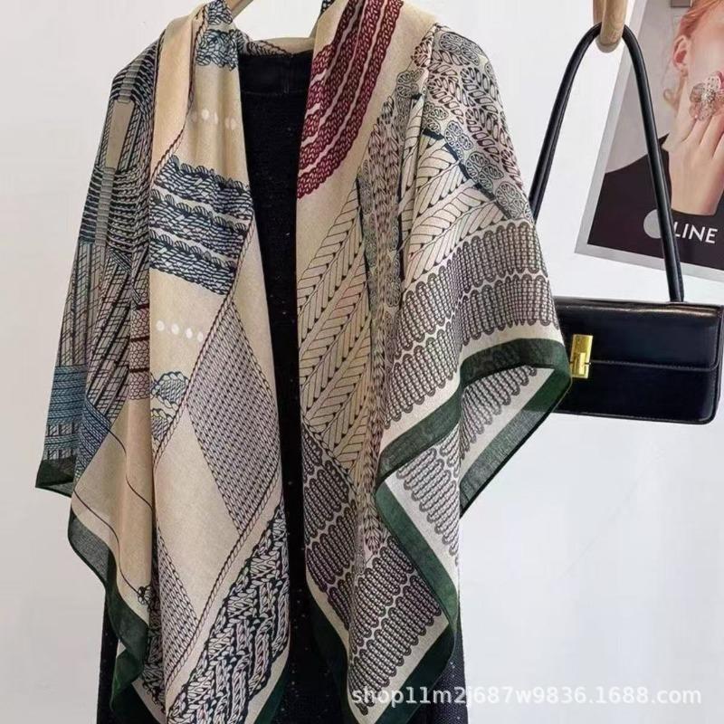 Classic Chain Decor Printed Women S Elegant Versatile Fashion Square Scarf