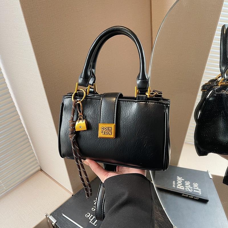 Retro texture fashionable portable small square bag women's autumn and winter new niche versatile shoulder messenger bag