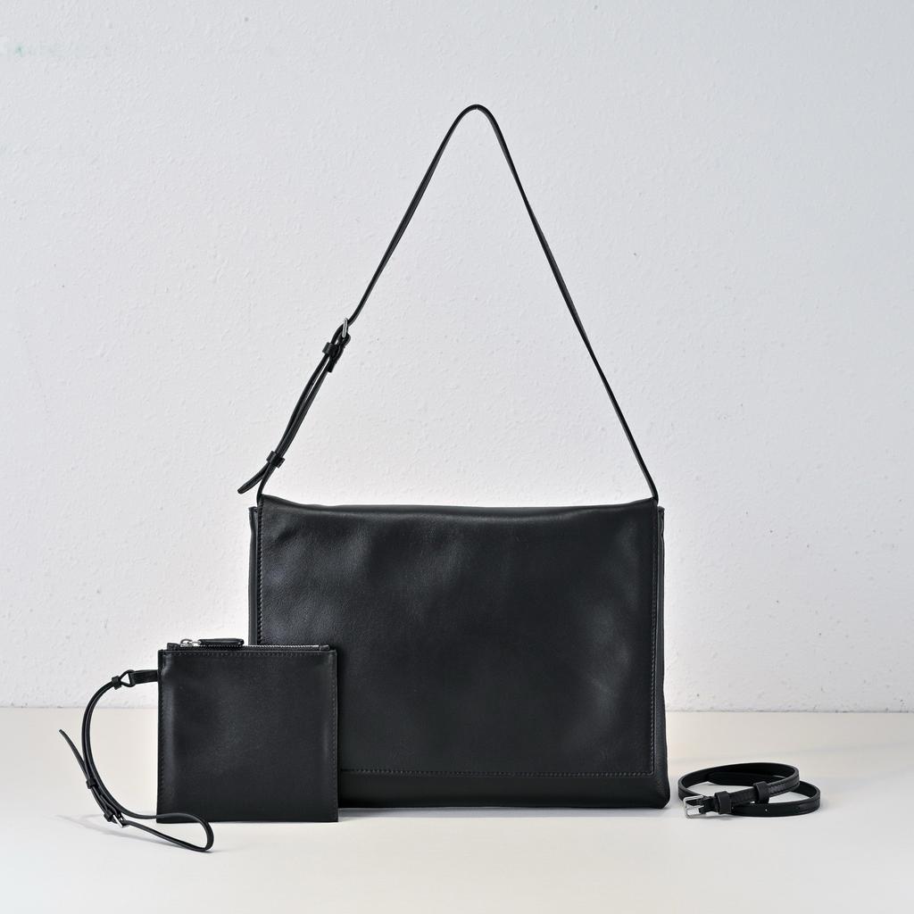 Niche minimalist mail carrier bag, simple envelope bag, sheepskin shoulder bag, all-steel hardware buckle, flip seam, armpit bag.