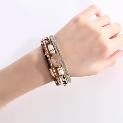 Damska bransoletka mankietowa cztery warstwy sztuczny kryształ Rhinestone Retro sztuczna skóra zapięcie magnetyczne dziewczyny Wrap bransoletka modna biżuteria na prezent
