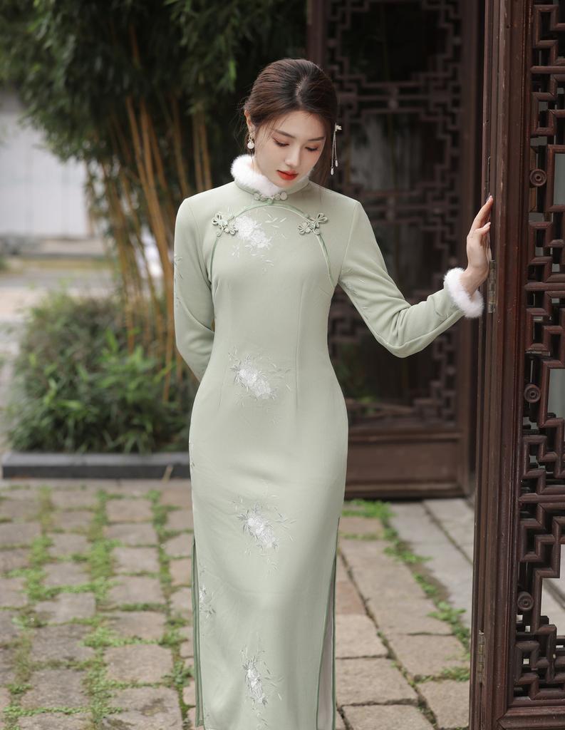 New Chinese-style women's clothing, winter velvet and thicker improved cheongsam, young slim and thin skirts can be worn every day