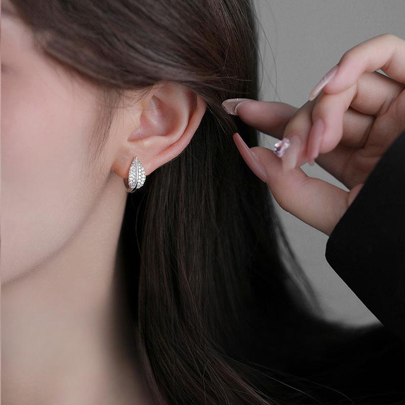 Leaf Ear Buckle Women's Ultraflash Ring Earrings Light Luxury Niche Design Stud Earrings