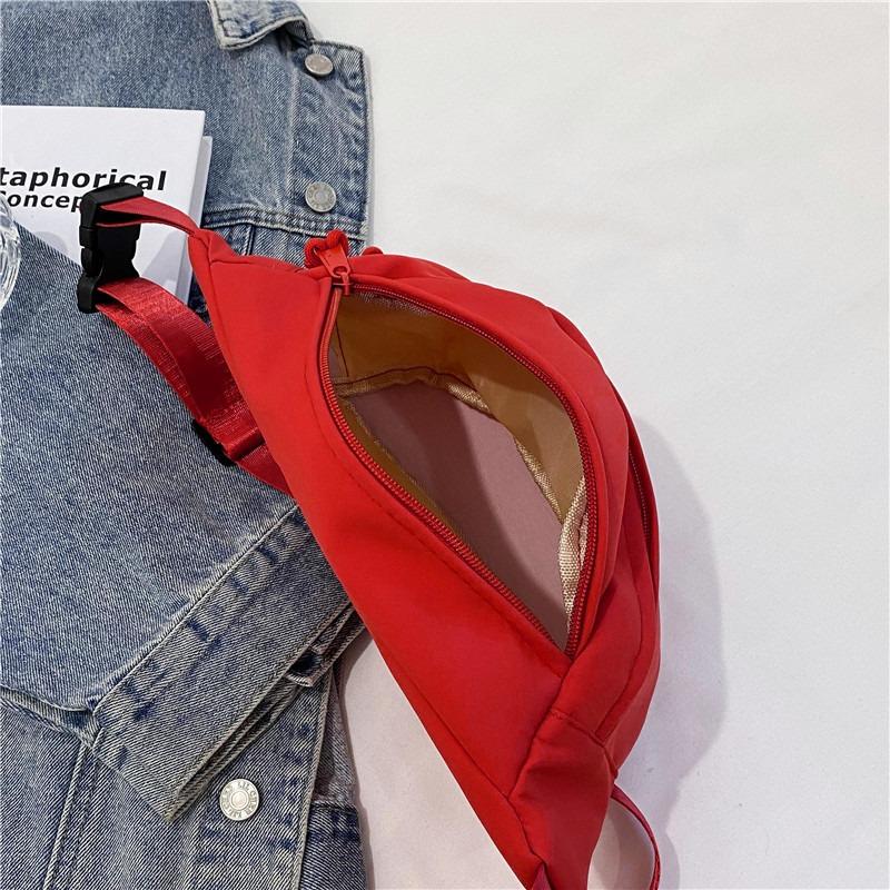 Women's bags are popular today, bags, breast bags, new single-piece messenger bags, trendy fashion fanny packs.