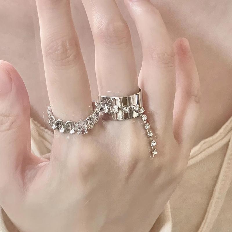 Style Ins Chic Copper Ring Set With Shimmering Tassel Chains Perfect For Girls Trendy