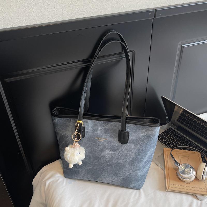 High Appearance Level Fashionable and Stylish Single-shoulder Commuter Student Class Large-capacity Tote Bag