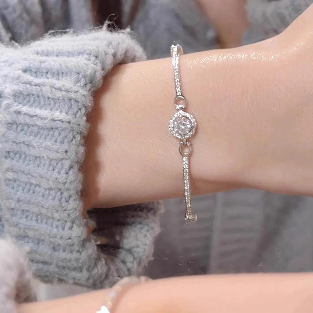 Little Red Book Star Point Diamond Bracelet: Elegant, Chic, and Versatile Accessory for Women