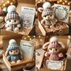 Mini Abbraccio di Coniglietto Carino Regalo di Pasqua Coniglietto di Peluche con Cappello a Maglia e Tasca Morbida Coniglio di Supporto Emotivo con Scatola Regalo Biglietto