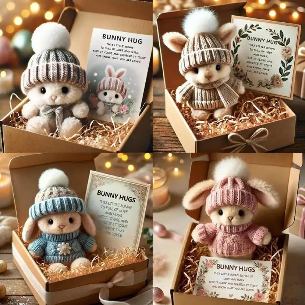 Mini Abbraccio di Coniglietto Carino Regalo di Pasqua Coniglietto di Peluche con Cappello a Maglia e Tasca Morbida Coniglio di Supporto Emotivo con Scatola Regalo Biglietto