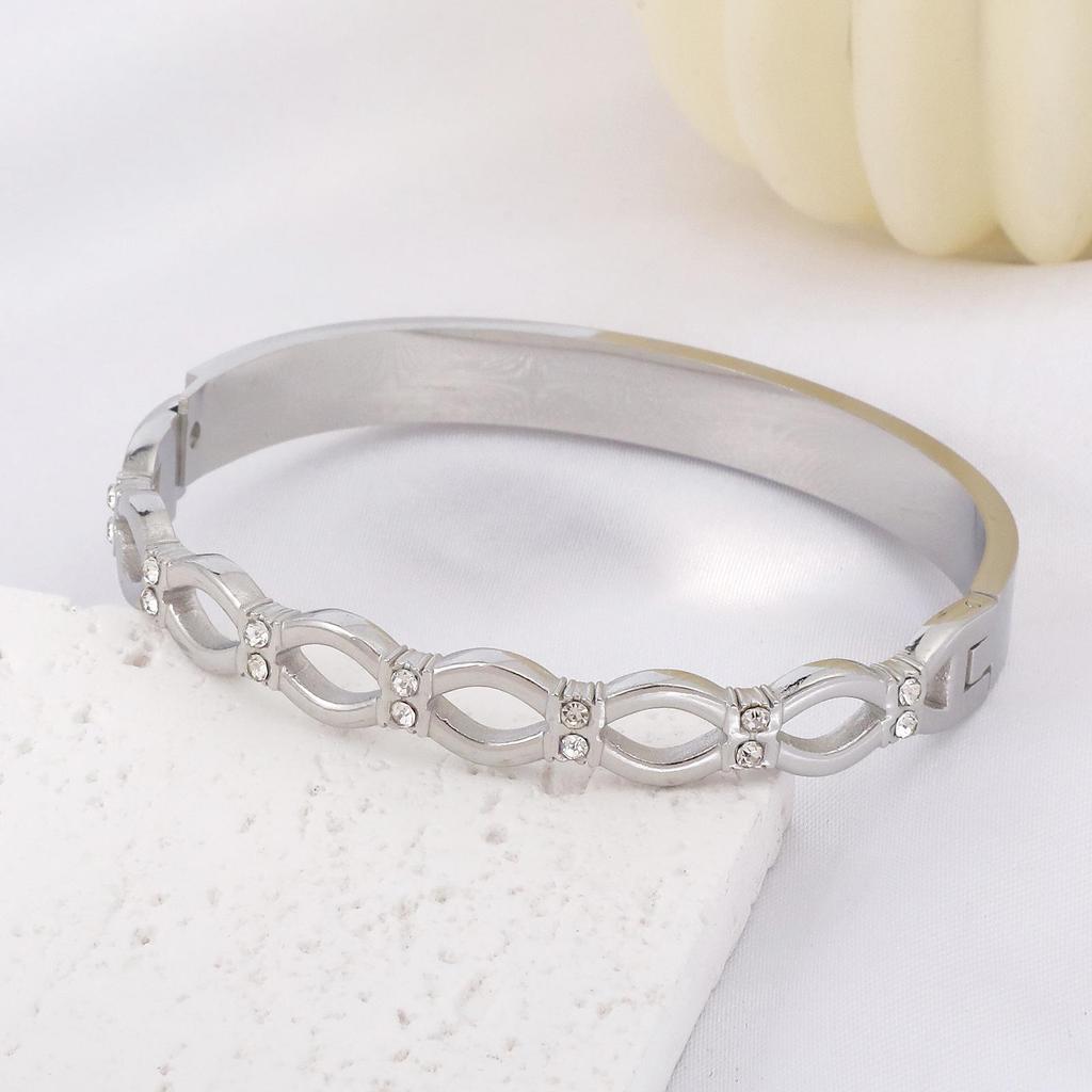 Stylish Geometric Rhinestone Stainless Steel Bracelet – Colorfast and High-Grade