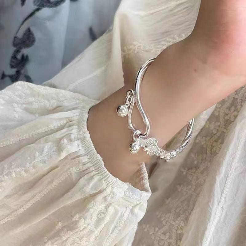 Luxus Pflaumenblüten Glockenarmband – Elegantes Frühlings-/Sommerdesign, Perfektes Geschenk für Freundin