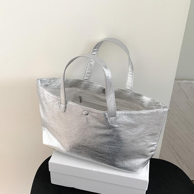 

Korean Style Silver Tote Bag for Women Large Capacity Leather Handbag Casual Office Commuter Bag Luxury Shopper Handbags 21.5-10-34CM серебряный
