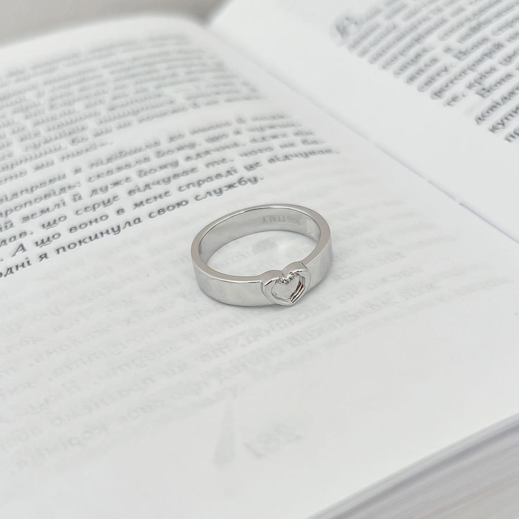 Серебряное кольцо с фианитами (2143741)