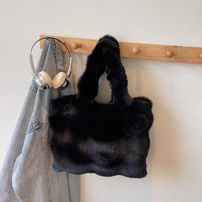 

Plush bag women s large-capacity new autumn and winter versatile single shoulder underarm bag fluff чёрный