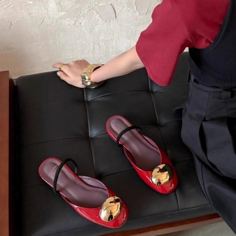 

Fashion 2025 Design Leather Elegant Temperament Metal Buckle Fish Mouth Slippers Fashionable Flat Shoes Cool Slippers Zapatos De Mujer 40 красный