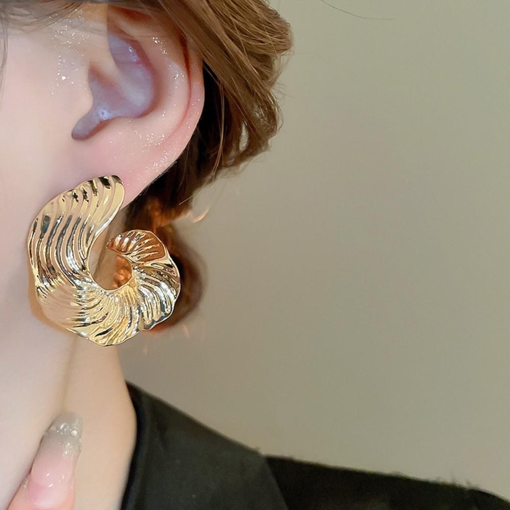 Exaggerated Large Metal Ear Studs Ear Jewelry Zinc Zinc Alloy Stud Earrings Ladies