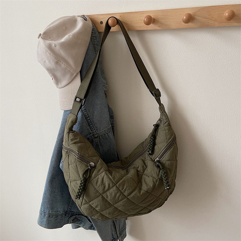 Hochwertige Taschen für Damen, großes Fassungsvermögen, trendige, modische Nischen-Nylon-Taschen, vielseitige Umhängetaschen in Knödelform für eine Schulter