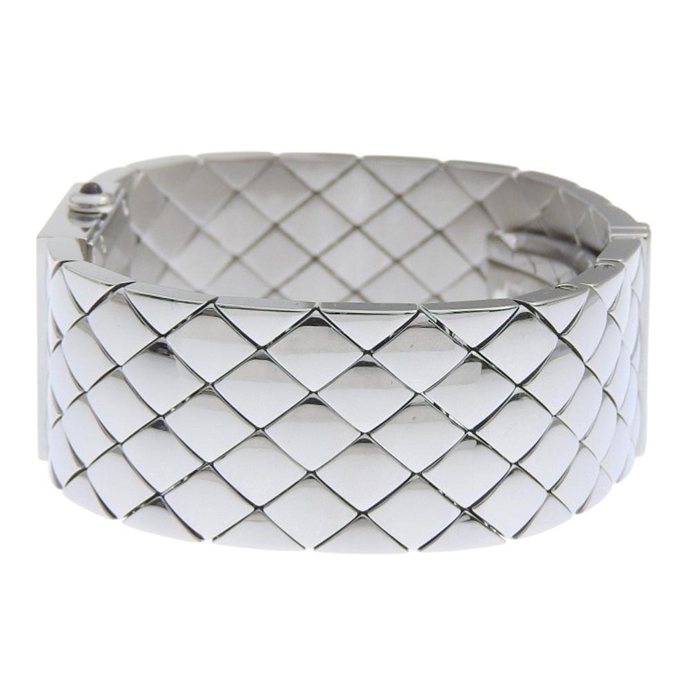 Chanel Matelasse Watches H0009 Silver blackDial Stainless Steel Quartz Analog Display Women Used