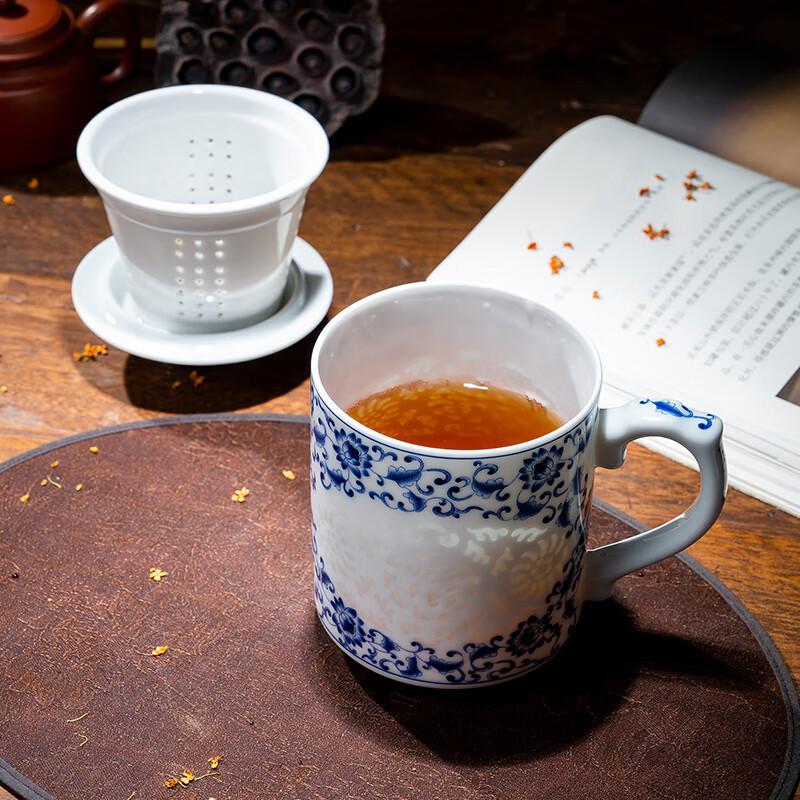 Taoxianghui Jingdezhen Ceramic Filter Tea Cup with Lid, Home Water Cup, Office Tea Infuser Cup, Blue And White Delicate Porcelain Cup, Gift Box Set