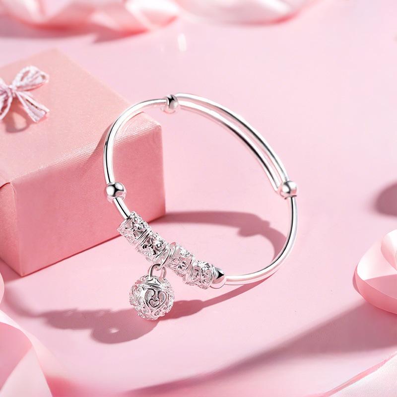 Adjustable Silver-Plated Palace Bell Bracelet: Fashionable, Simple, and Elegant Hand Jewelry