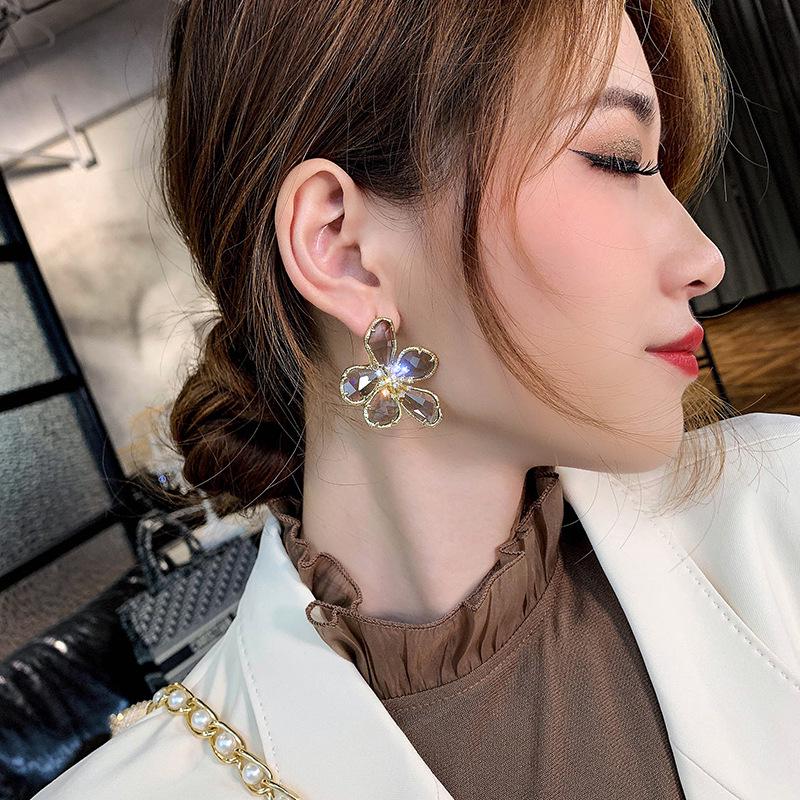 Exaggerated Crystal Flower Earrings 2025: Trendy Statement Studs for Women