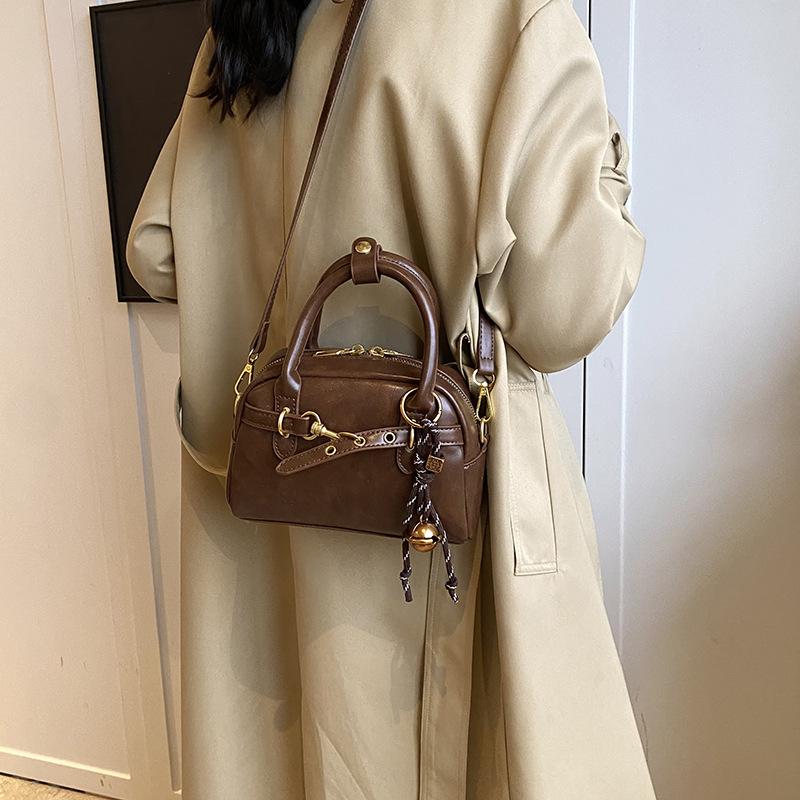 

Американская ретро-сумка 2025 зима новая женская сумка простая сумка через плечо Maillard премиальная текстура сумка-мессенджер 20.5*6.5*14.5 коричневый