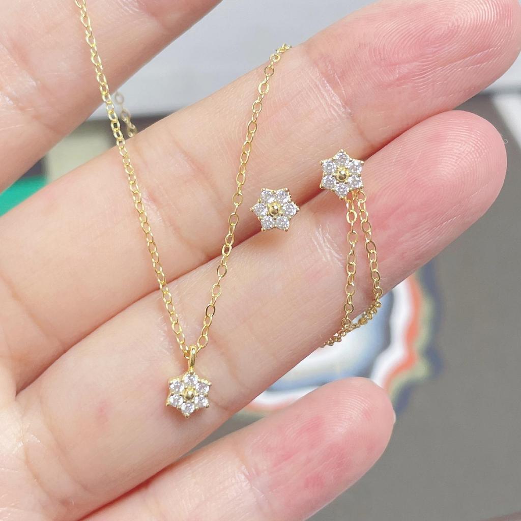 14K Gold-Plated Sterling Silver Flower Pendant Necklace - Elegant Clavicle Chain Gift