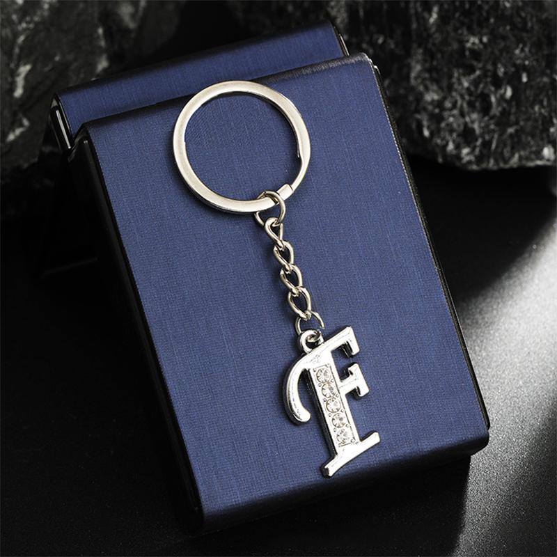 Porte-clés Mode Alphabet A-Z Charms Lettre Tendance Créatif Porte-clés 26 Initiales Pendentif Accessoires de Décoration de Sac à Dos Cadeau