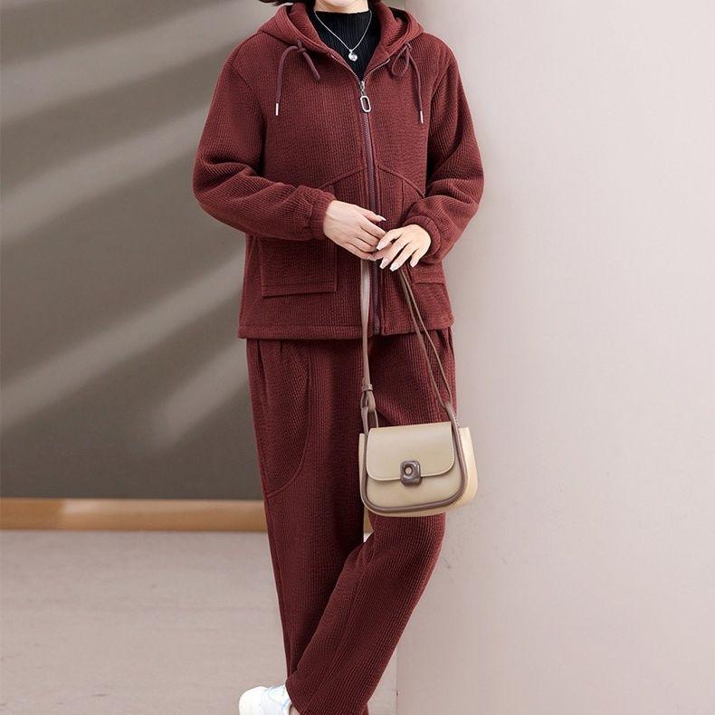 New Year High-End Stylish Velvet Sportswear for Middle-Aged & Elderly – Autumn/Winter Two-Piece Set