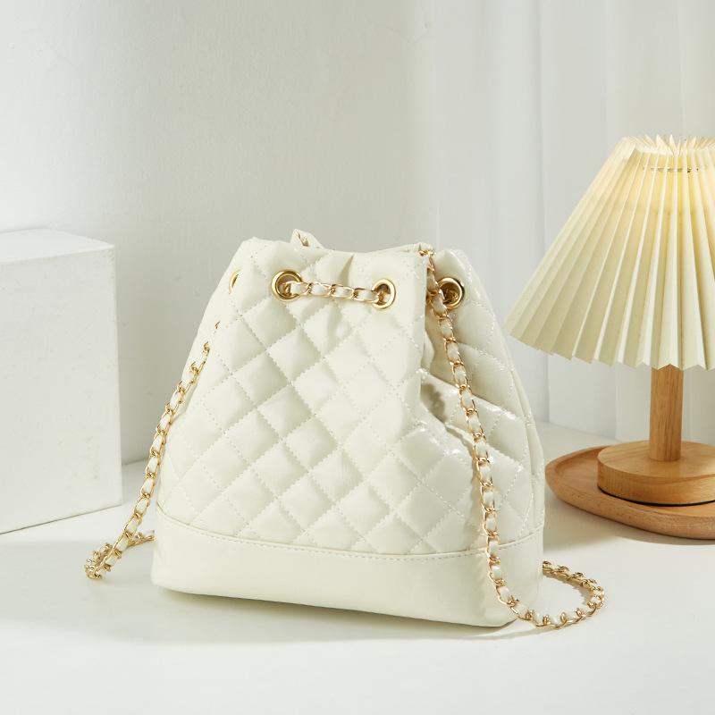 

New women s bag trend chain diamond bag large capacity casual shoulder bag fashionable simple women s backpack