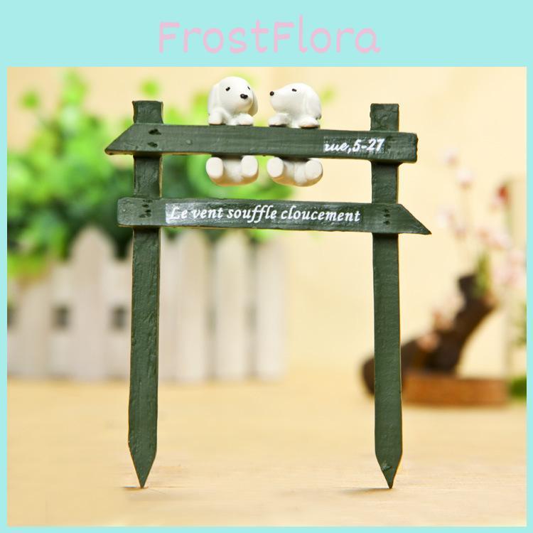 Creative Fence White Dog Scene Mini Model Ornament For Home Garden And Event Gifts