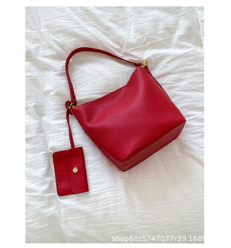 Retro Bucket Bag Women's 2025 New Fashion Lychee Pattern Large Capacity Commuting Shoulder Bag Fashionable Literary and Artistic Child and Mother Bag