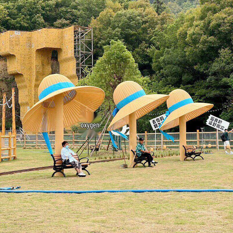 

Giant Straw Hat Gazebo Photo Booth Prop: Outdoor Internet Celebrity Grass Sculpture Ornament for Commercial Displays