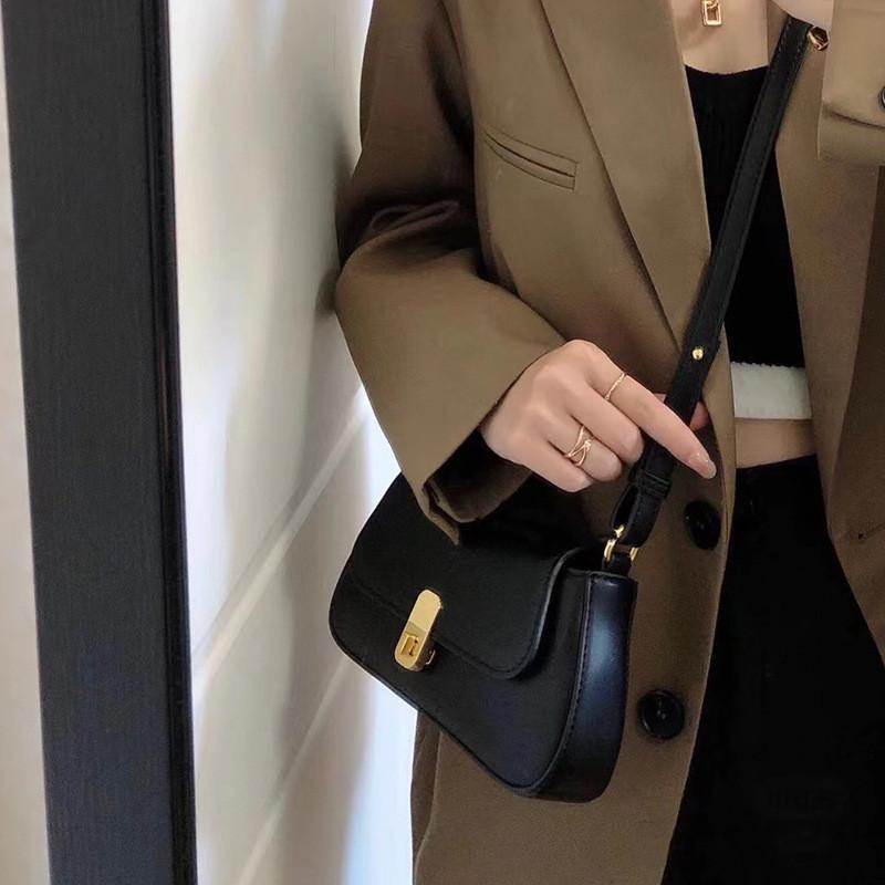 IELGY Черная текстурированная сумка Baguette подмышки премиум-класса — фото 5