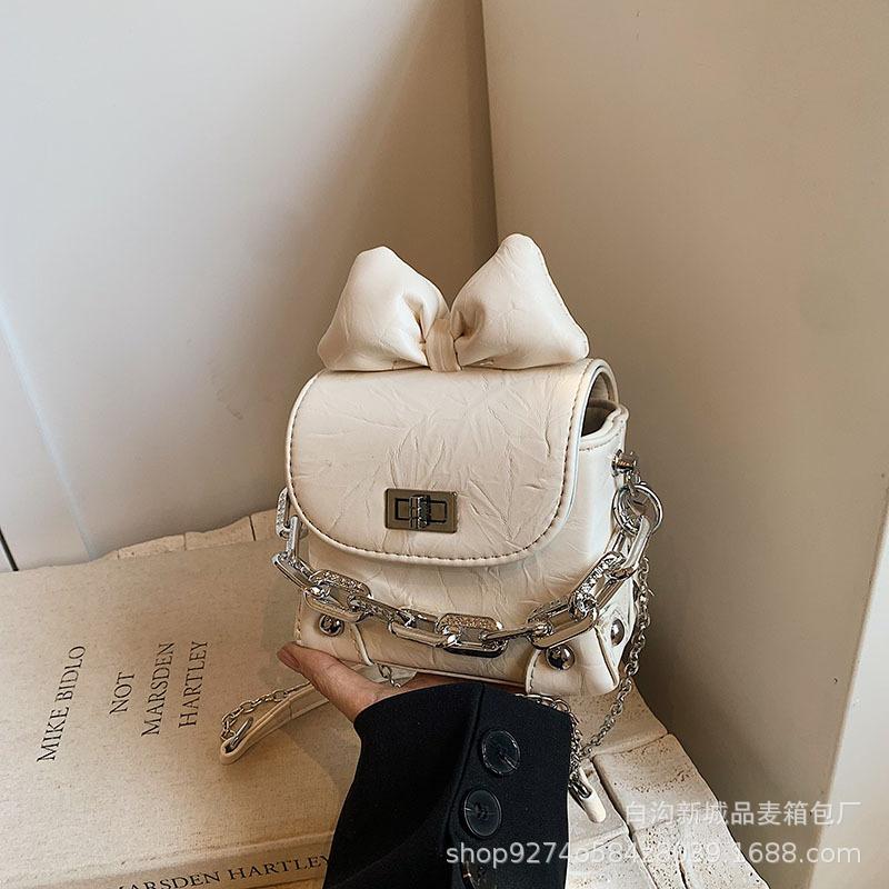 

French niche fashion versatile bow shoulder bag women s 2025 new trendy small fresh messenger mouth red envelope белый